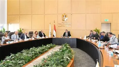 وزير الإسكان يعقد اجتماعه الدوري لمتابعة الموقف التنفيذي لوحدات المبادرة الرئاسية 