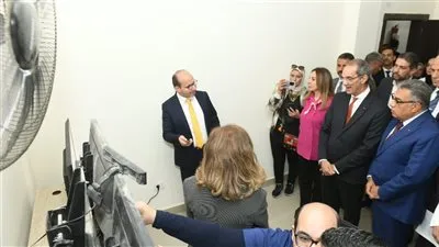محافظ الدقهلية ووزير الاتصالات وتكنولوجيا المعلومات يتابعان أعمال منظومة التشخيص عن بُعد فى مستشفى الصدر بالمنصورة