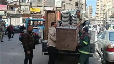 حملة مكبرة على المقاهي والمحال المتعدية على حرم الطريق العام بشارع الملك فيصل