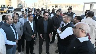 وزير الإسكان يتفقد مشروع 