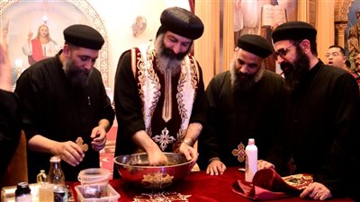 الأنبا مينا أول أسقف قبطي يطيب رفات سانت كاترين في كنيستها بالناصرية