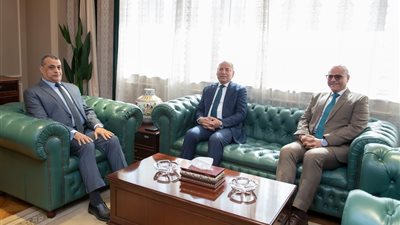 وزير الدولة للإنتاج الحربي يستقبل محافظيّ القاهرة والقليوبية لبحث سبل تعزيز التعاون المشترك