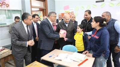 محافظ الجيزة يتابع انتظام العملية التعليمية بمدرسة أسكر الابتدائية بمركز ومدينة الصف