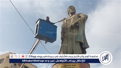 بتوجيه محافظ بني سويف.. تمثال الإمام البوصيري يستعيد بريقه بميدان المحطة