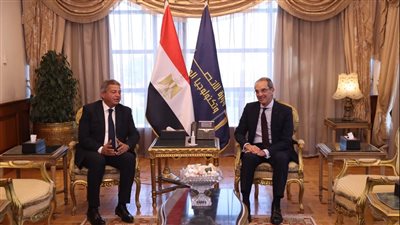 وزير الاتصالات يلتقى المهندس خالد عبدالعزيز رئيس الأعلى للإعلام ويبحثان آفاق التعاون المشترك