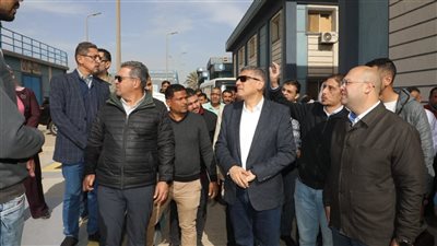 محافظ الجيزة يتفقد محطتي مياه الشرب ورفع الصرف الصحي بقري الفهميين والمشتل بالصف 