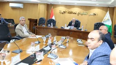 سكرتير الجيزة يتابع الخطة الاستثمارية وتقنين الأراضي والتصالح بالمخالفات
