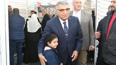 محافظ الدقهلية يتفقد المعرض الدائم للسلع الغذائية بالمنصورة ويوجه بتوفير المزيد من التخفيضات للمواطنين