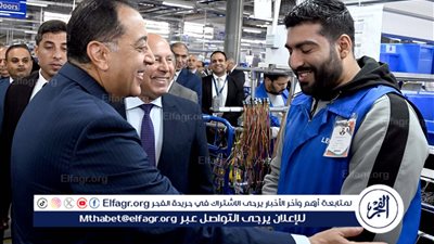 حوار إنساني بين رئيس الوزراء وأحد شباب مصنع 