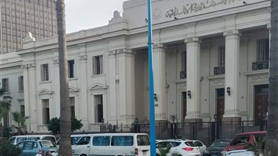 وصول المتهم بالاعتداء على طلاب مدرسة دولية بالإسكندرية لـ الجلسة الثانية لمحاكمته