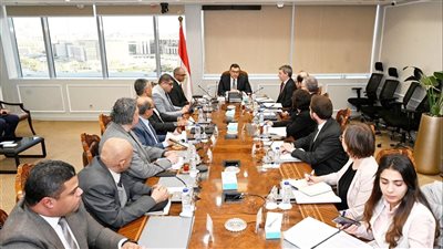 وزير الإسكان يستقبل وفد من بنك الاستثمار الأوروبي EIB لبحث تعزيز فرص التعاون المشترك وموقف المشروعات الجارية