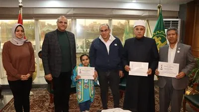 محافظ القليوبية يكرّم الطالبة مريم إبراهيم لتفوقها في المشروع الوطني للقراءة