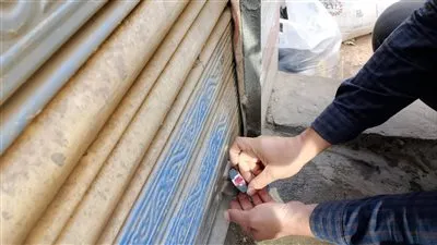 الغلق الإدارى والتشميع لـ 10 منشأت تجارية لإدارتها دون ترخيص بحى غرب المنصورة