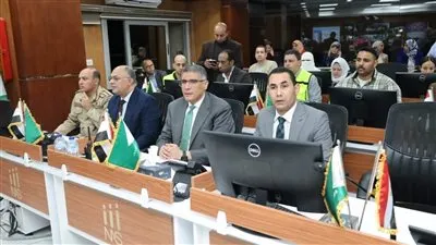 محافظ الجيزة يعلن غلق صناديق الاقتراع بلجان انتخابات مجلس النواب بنطاق الدوائر السبع من داخل مركز السيطرة