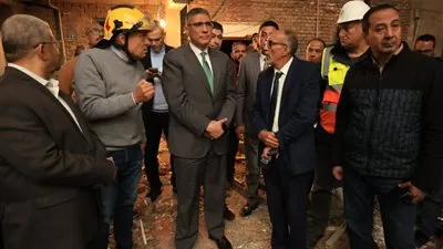 محافظ الجيزة يتفقد موقع حادث التسرب الغازي بعقار سكني في إمبابة بحضور لجنة المنشآت الآيلة للسقوط