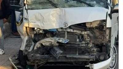 أصابة 3 أشخاص في حادث تصادم ميكروباص وسيارة بالطريق السريع في الإسكندرية 