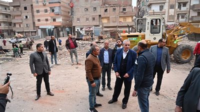 محافظ الغربية يتابع أعمال النظافة بشارع الترعة بالمحلة الكبرى