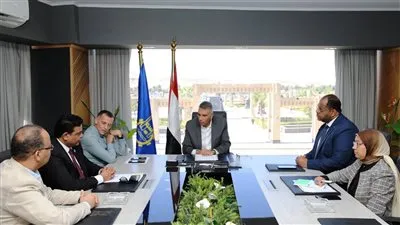 محافظ أسوان: صرف علاج الأمراض المزمنة كل شهرين لتخفيف معاناة المواطنين