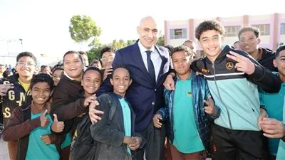 محافظ أسوان يشدد على دعم ذوي الهمم وتعزيز دمجهم بالمجتمع