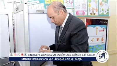 رئيس جامعة المنصورة يدلي بصوته في جولة الإعادة لانتخابات مجلس النواب