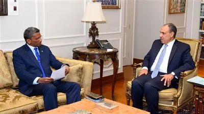 وزير الخارجية يلتقي وزير خارجية سيشل لبحث سبل تعزيز التعاون الثنائي