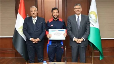 محافظ الجيزة يكرم الفرق الحاصلة على المراكز الأولى في نهائيات الجمهورية للاتحاد الرياضي العام للعاملين بالحكومة