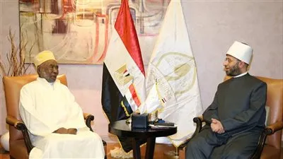 وزير الأوقاف يلتقي مفتي جزر القمر على هامش مؤتمر الإفتاء الدولي