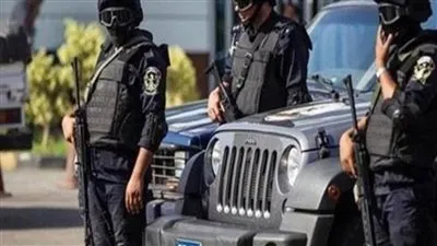 ضبط أحد الأشخاص لقيامه ببيع مشروبات كحولية مغشوشة ومجهولة المصدر بالإسكندرية