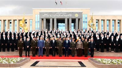 بالتعاون مع وزارة التربية.. الأكاديمية العسكرية المصرية تحتفل بتخرج دورتين جديدتين من المعلمين ومديرى المدارس 