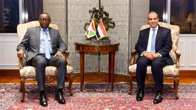وزير الخارجية يلتقي نظيره البوروندي لبحث سبل تعزيز العلاقات الثنائية