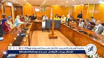 محافظ أسيوط يلتقي أهالي منطقة غرب البلد ويقدم حلول عاجلة للمنازل المتضررة