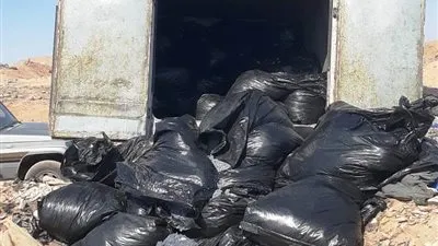  محافظ أسوان يرصد إلقاء نفايات طبيه خطرة قرب حي الصداقة الجديدة ويوجه باتخاذ إجراءات قانونية رادعة