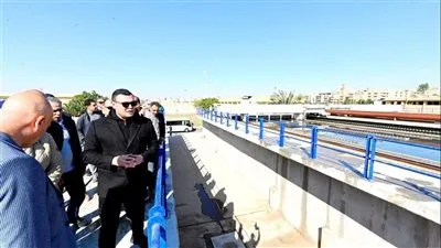 وزير الإسكان يتفقد المشروع السكني 