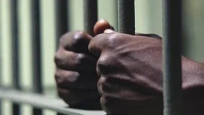 الإعدام شنقًا لسائقين أدينا بخطف فتاة وهتك عرضها داخل سيارة بالعجمي