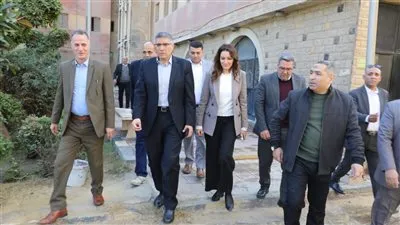 محافظ الجيزة يتفقد أعمال التطوير بالطرق والمناطق المحيطة بمستشفى بولاق الدكرور