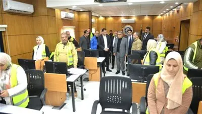 محافظ الدقهلية يتفقد مركز الشبكة الوطنية للطوارئ وعدد من إدارات الديوان العام