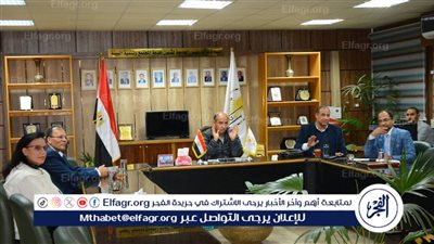 رئيس جامعة أسيوط يتلقى تقريرًا حول الموقف التنفيذي لخطة لقطاع خدمة المجتمع وتنمية البيئة