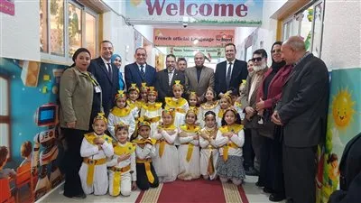 الرشيدي يفتتح معرض “شارك