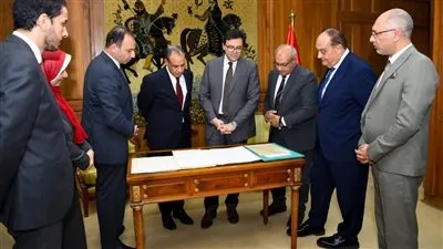 وزير الخارجية يتسلم وثائق ومستندات وخرائط تاريخية بعد ترميمها
