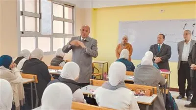 مدير تعليم الدقهلية يتابع مدارس إدارة شرق المنصورة التعليمية 