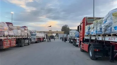 الهلال الأحمر المصري يدفع بنحو 5900 طن مساعدات إنسانية وشتوية عبر قافلة «زاد العزة» الـ 102 إلى غزة