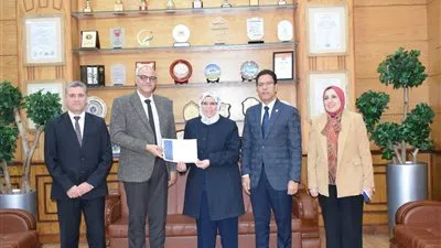 مجلس جامعة بنها يكرم الكليات الفائزة بمسابقة أفضل المواقع الإلكترونية