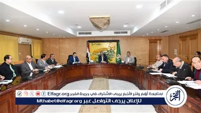 محافظ الفيوم يناقش مقترح أعمال الرصف بالخطة الاستثمارية متوسطة الأجل 2027/2030