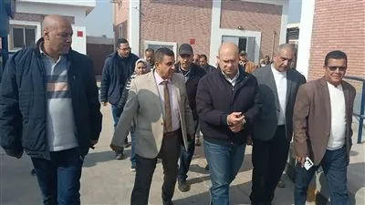 نائب محافظ الجيزة يتفقد قرية دهشور ويتابع ميدانيا المراحل النهائية لتشغيل محطة رفع الصرف الصحي