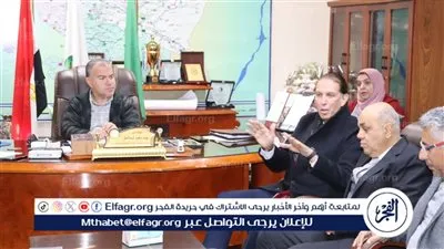 رئيس مياه الفيوم يناقش الموقف التنفيذي لمشروعات الصرف الصحي