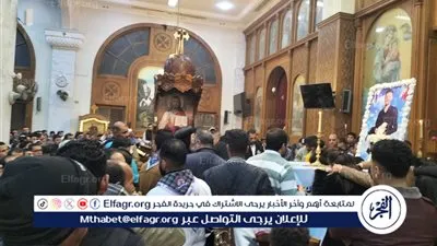 حاضنين النعش.. جنازة مينا ضحية الهجرة غير الشرعية باليونان في المنيا