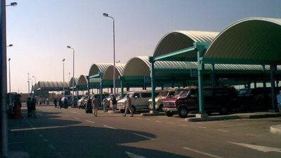 إدارة مواقف البحيرة تصدر قرارا بمنع ركوب الفتيات والسيدات بجانب سائقي الميكروباص والسيرفيس