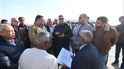 وزير الإسكان يتفقد أعمال مرافق 