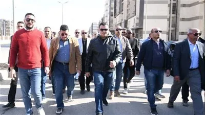 وزير الإسكان يتفقد مشروع 