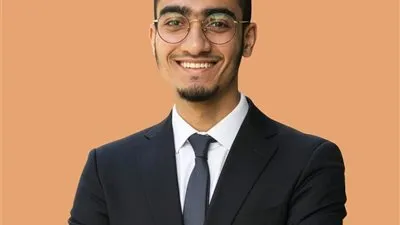 رئيس جامعة المنصورة يهنئ الطالب حمزة أبو الخير لانضمامه إلى قائمة Forbes Middle East 30 Under 30 لعام 2025